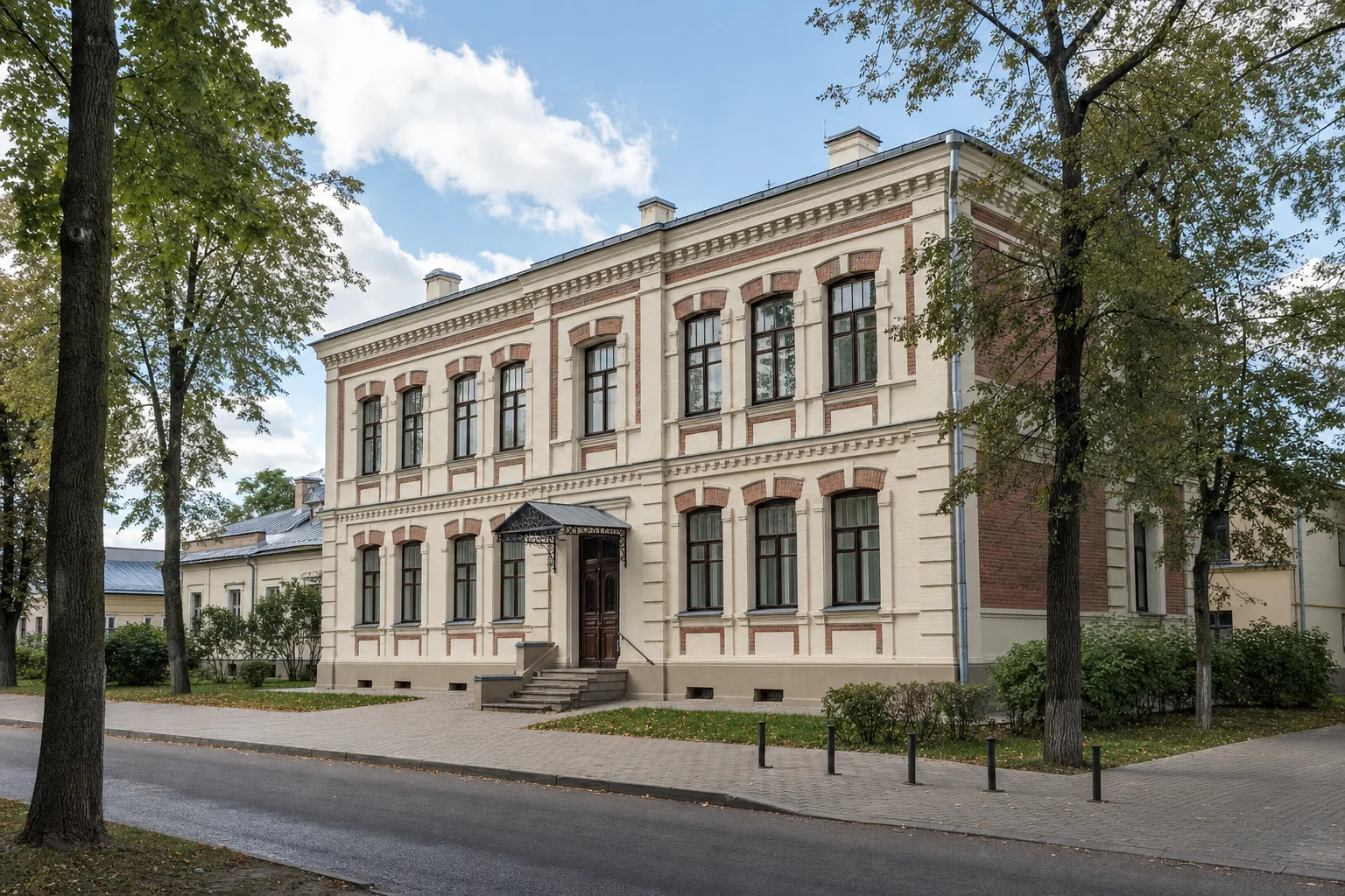 Комплекс бывшей еврейской больницы: здание (административно-учебный корпус)
