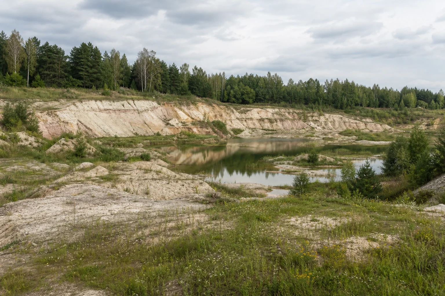 Ленино, карьер