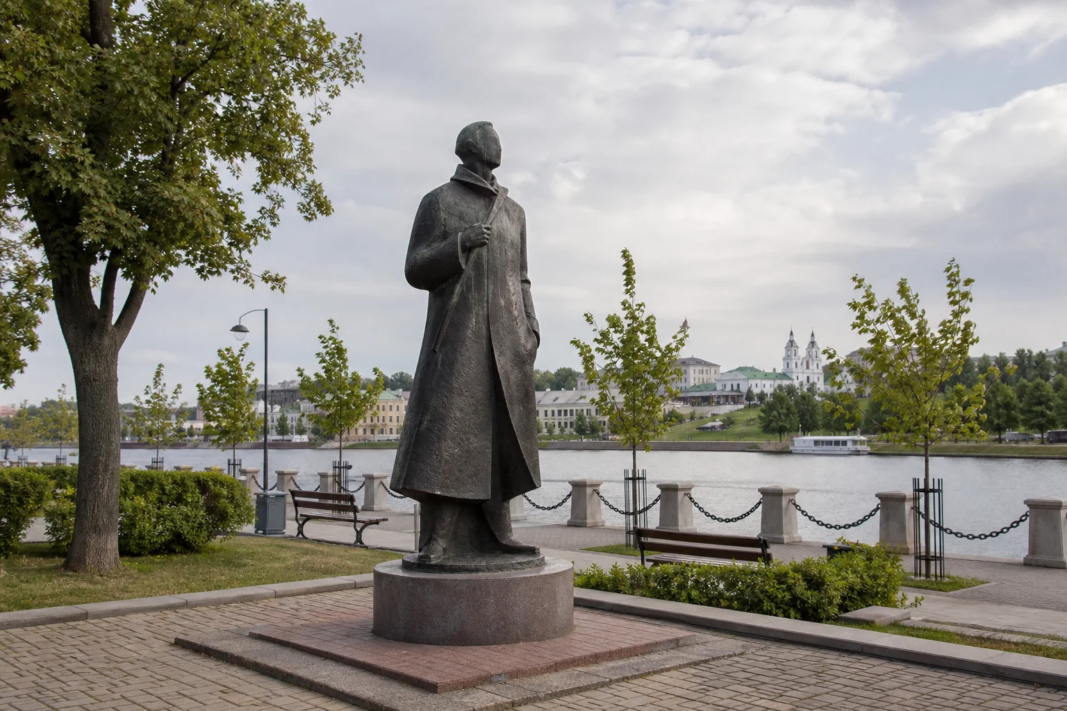 Минск. Памятник Язепу Дроздовичу