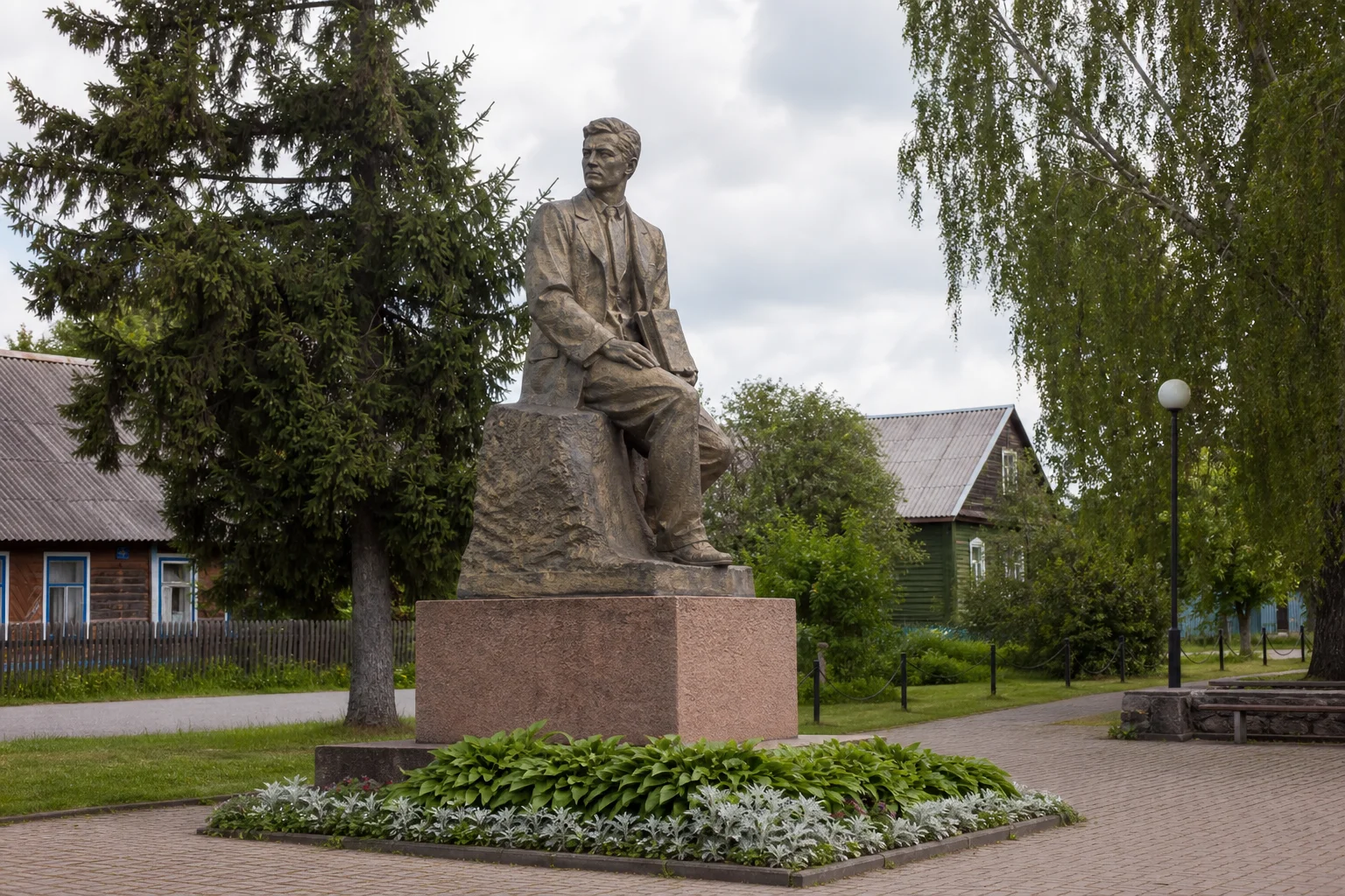 Памятник землякам