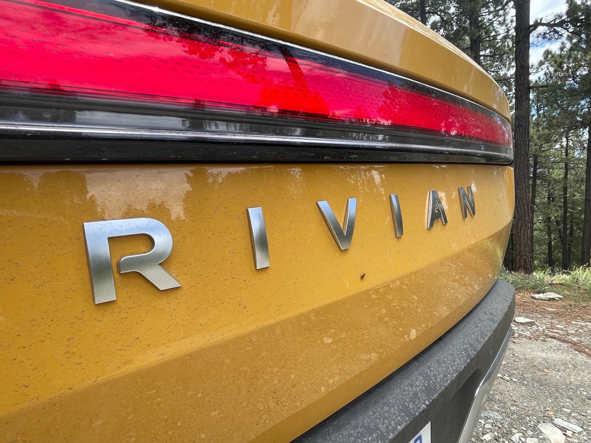 Rivian обвиняют в ложных обещаниях о функциях автопилота