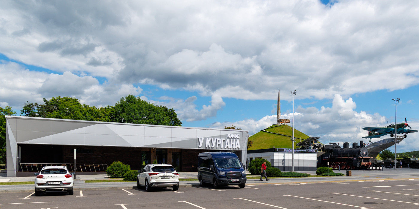 Кафе «У Кургана» открылось возле мемориала в стиле 60-х