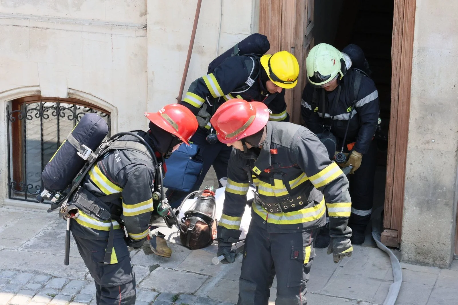В Любани спасатели МЧС вынесли женщину из горящего дома