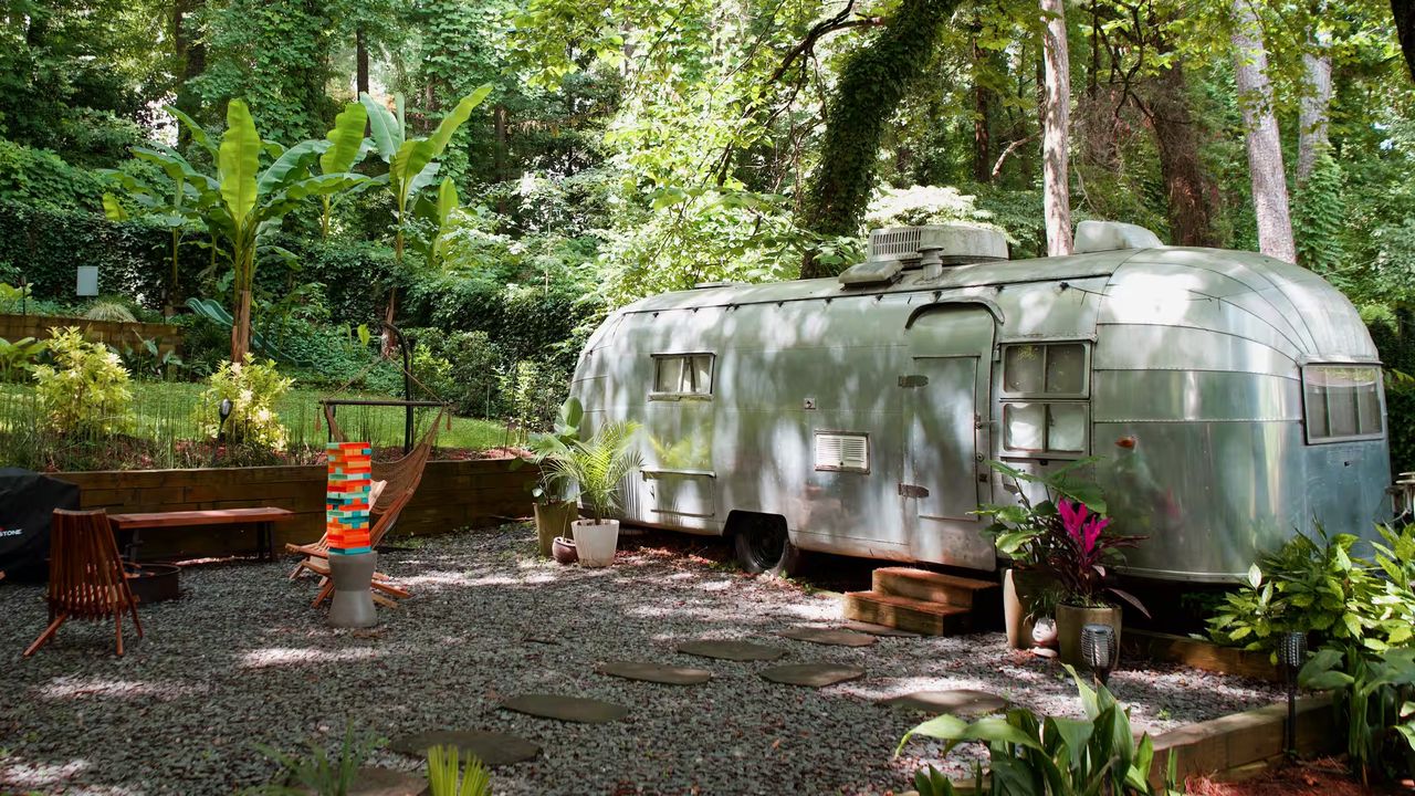 Винтажные трейлеры Airstream стали Airbnb в живописных уголках США