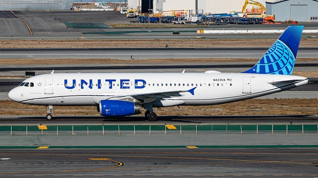United Airlines повысила прогноз на год из-за роста цен на билеты