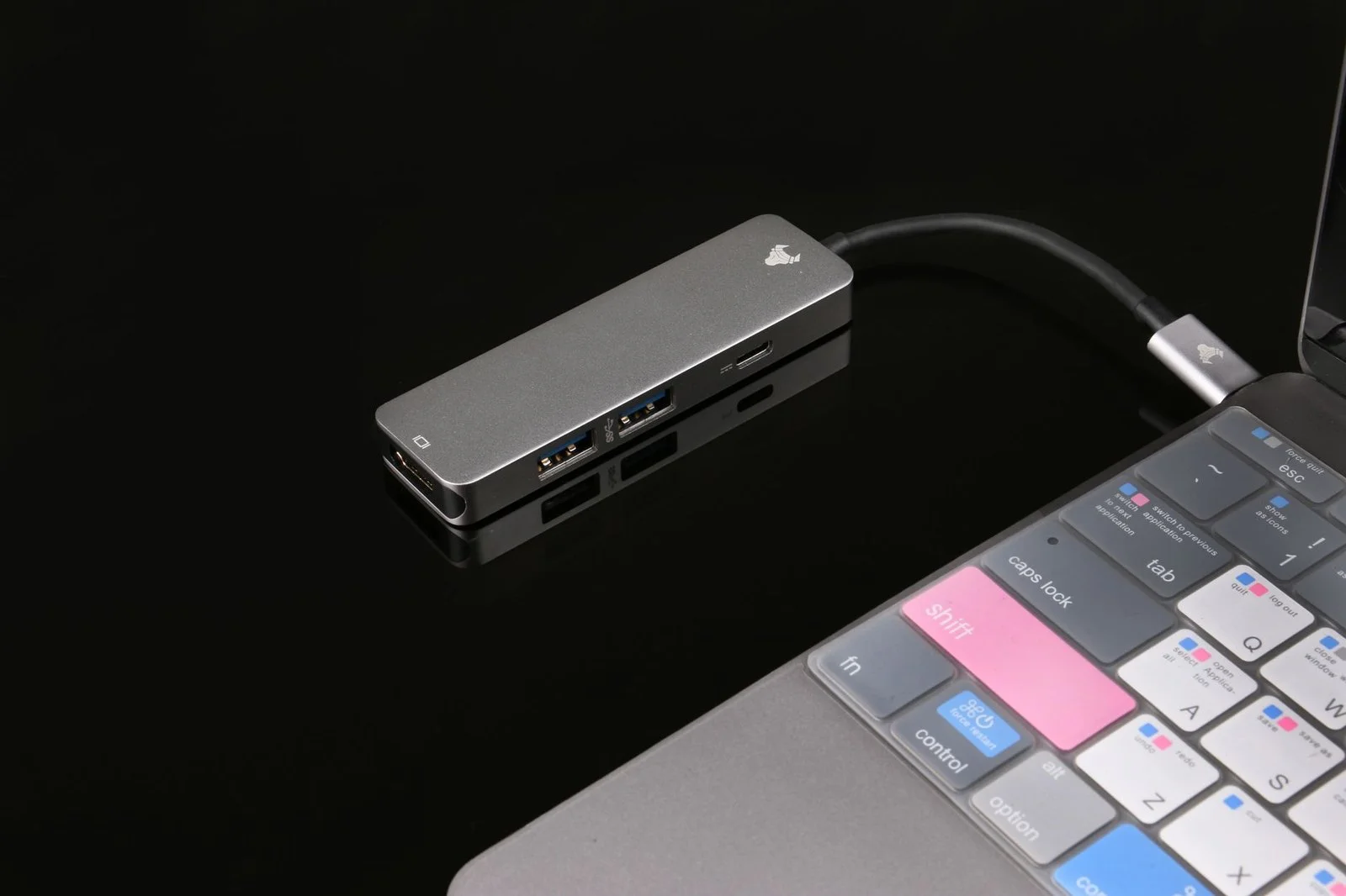 ScreenDock: USB-док с 5,5-дюймовым экраном и набором портов для ноутбука