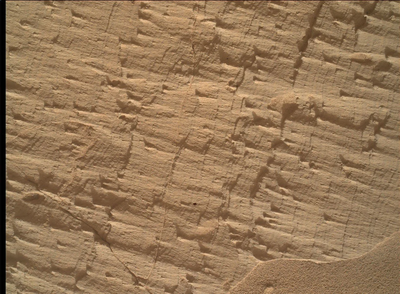 Curiosity совершил крутой подъем к разрыву в породах Марса