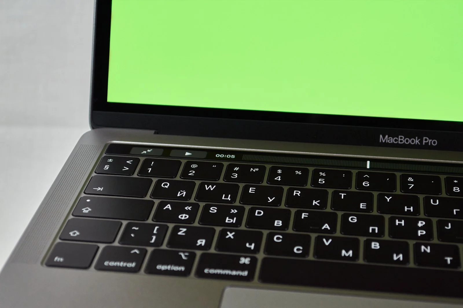 Apple планирует обновить линейку MacBook: возможен рост цен и новые технологии