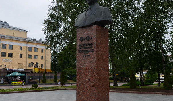 Памятник П. М. Машерову в Витебске