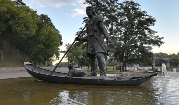 Памятник первому поселенцу в Гомеле